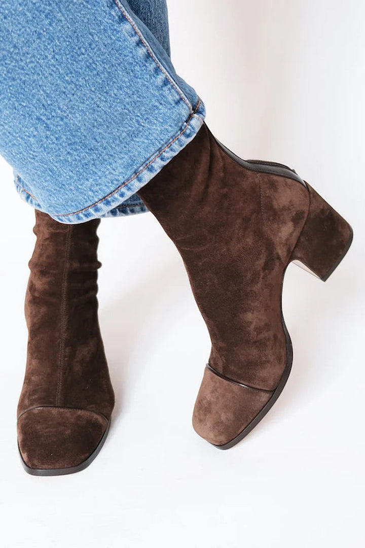ELEGANT ANKLE BOOT WITH SQUARE TOE